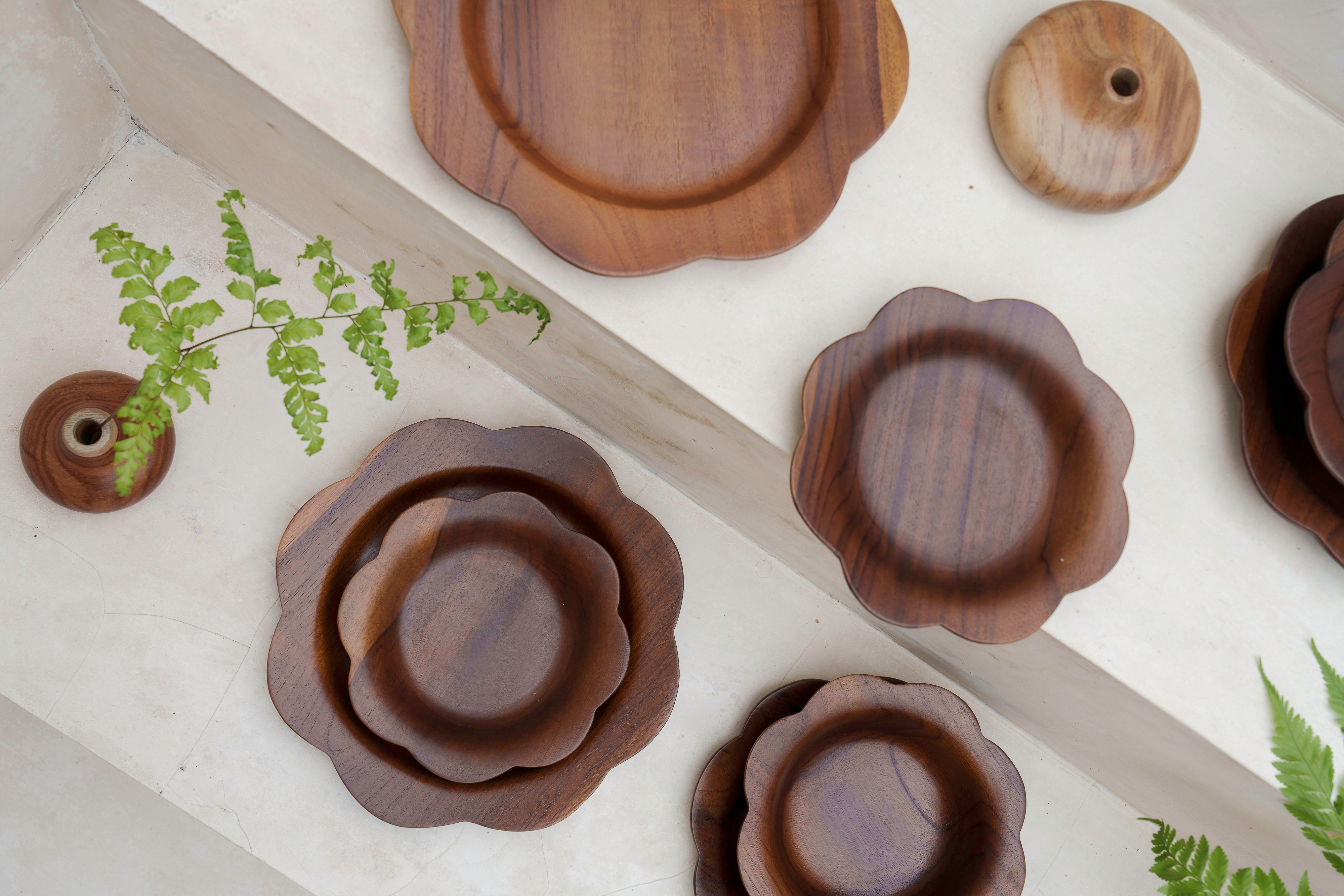 Wooden Scalloped Plates