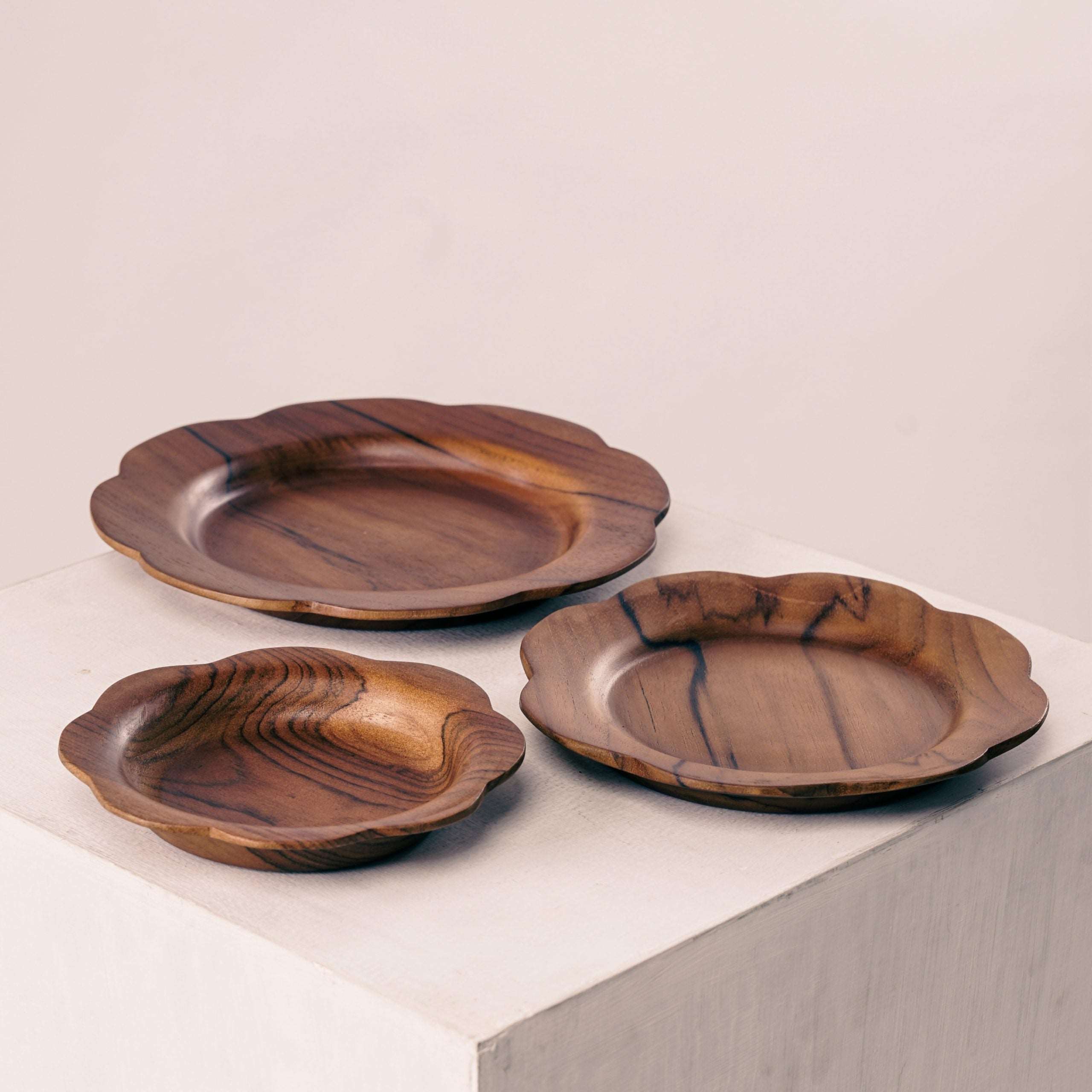 Wooden Scalloped Plate